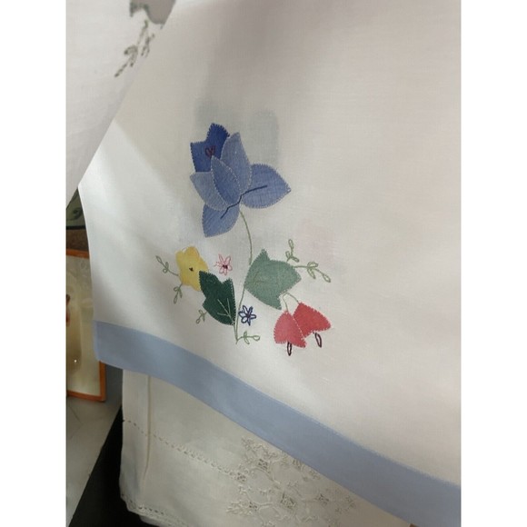 New Tea Fingertip Guests Towels Floral Applique Embroidery 2 Sets of 4 Available - Picture 12 of 13